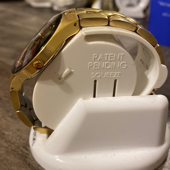 Water proof gold - Picture 2 of 3